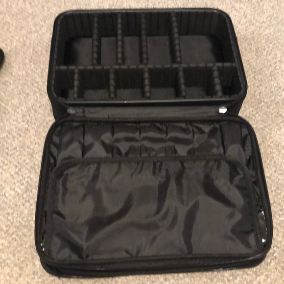 Vasker Cosmetic Case - Picture 5 of 8